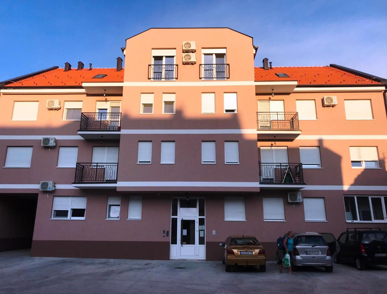 Apartman 1 Apartment Сремска Митровица Екстериор снимка